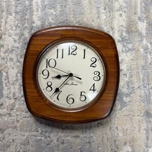 Vintage Seth Thomas Wood Wall Clock 10” x 10” Model 592 USA Battery Operated